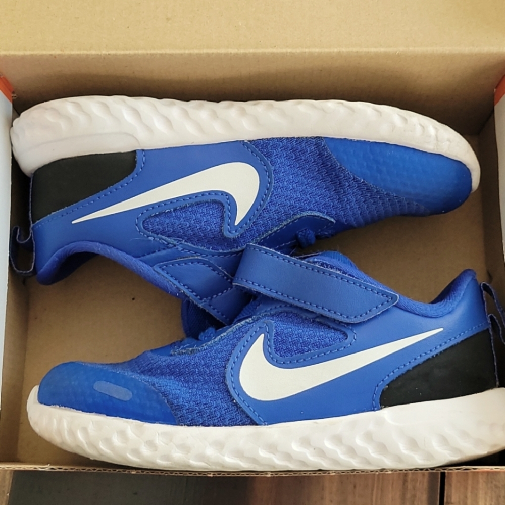Toddlers Nike revolution 10c